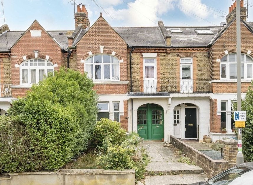 Flat Dornton Road in Greater London