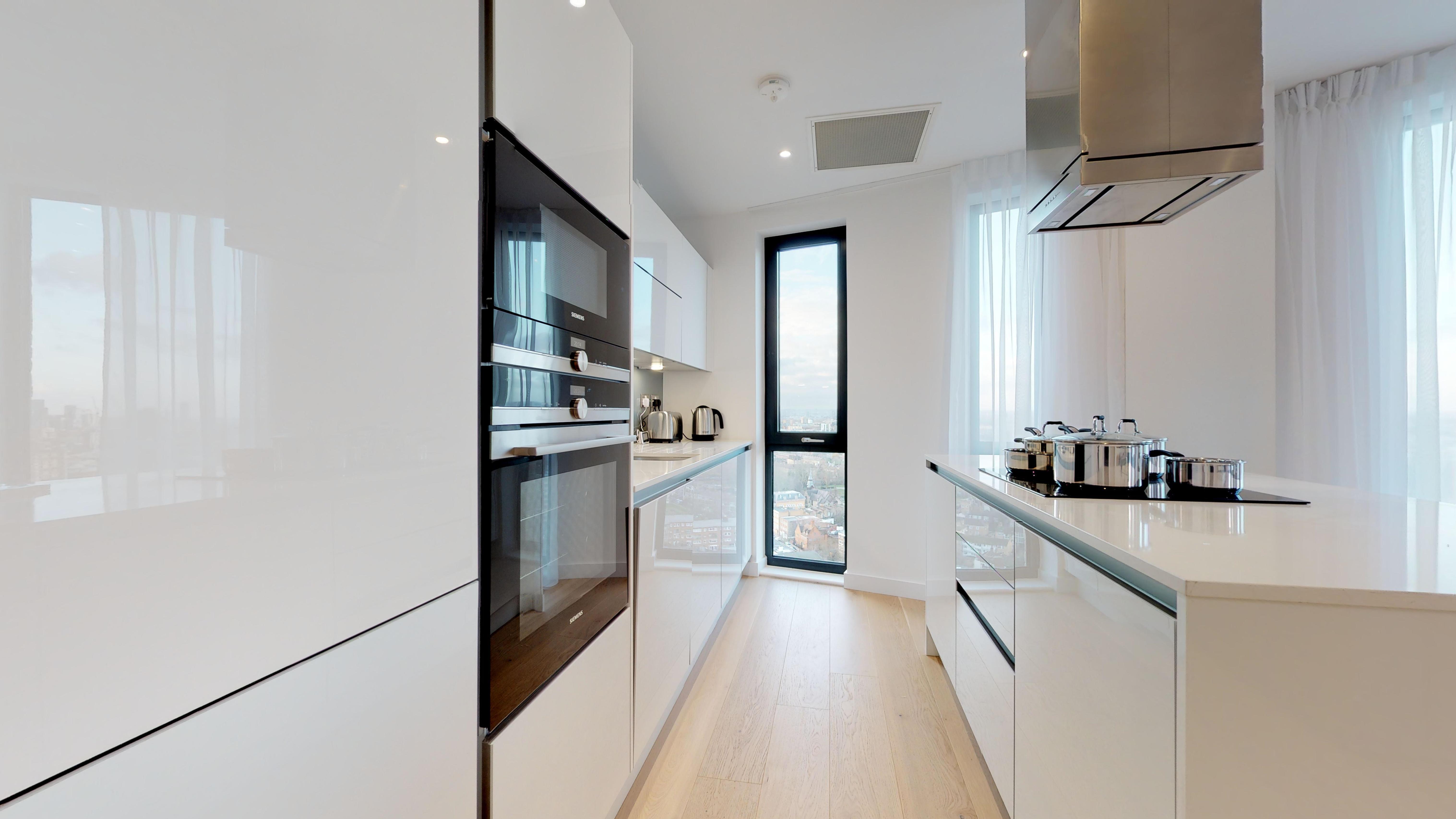 Flat Williamsburg Plaza in Greater London
