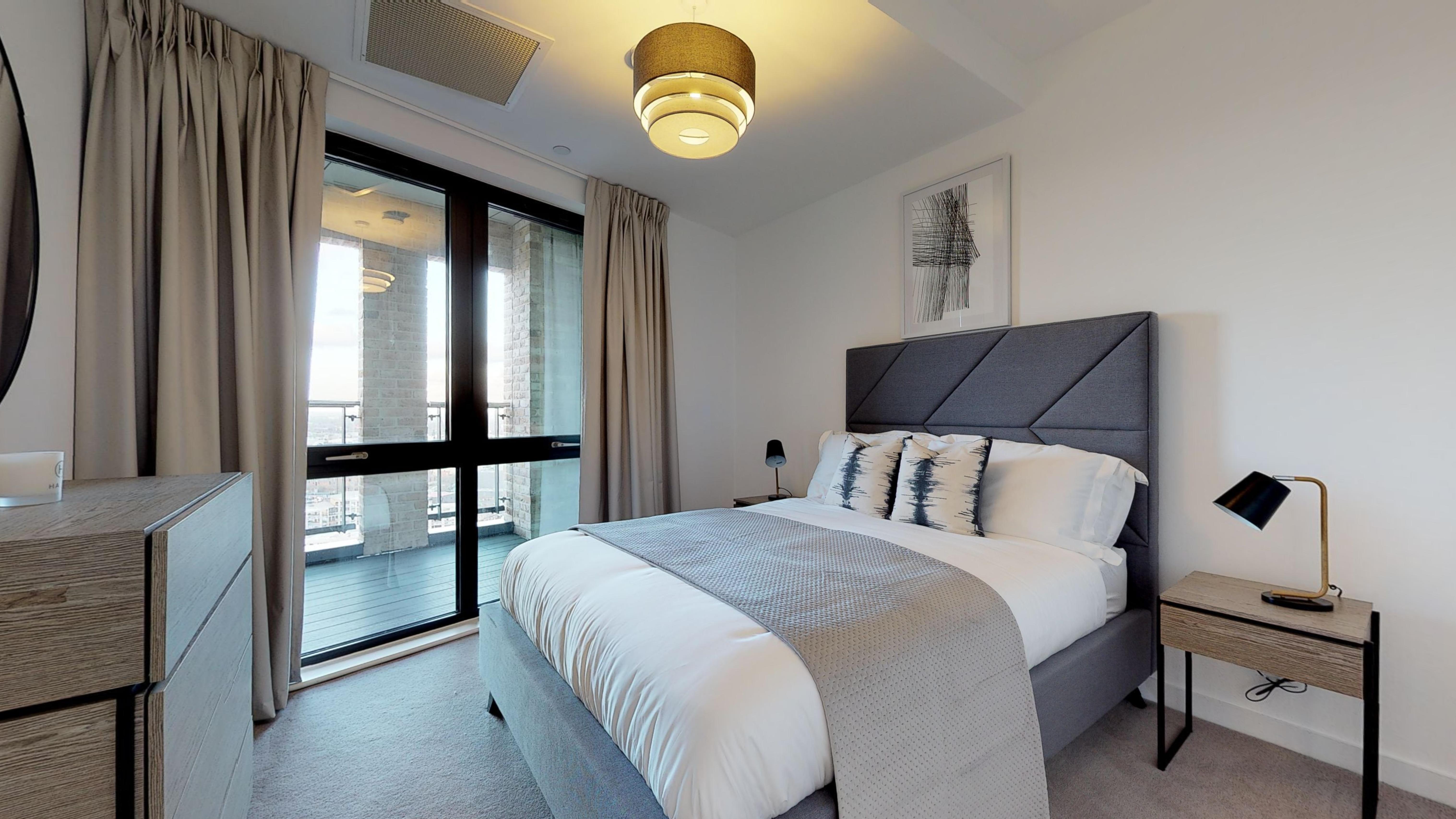 Flat Williamsburg Plaza in Greater London