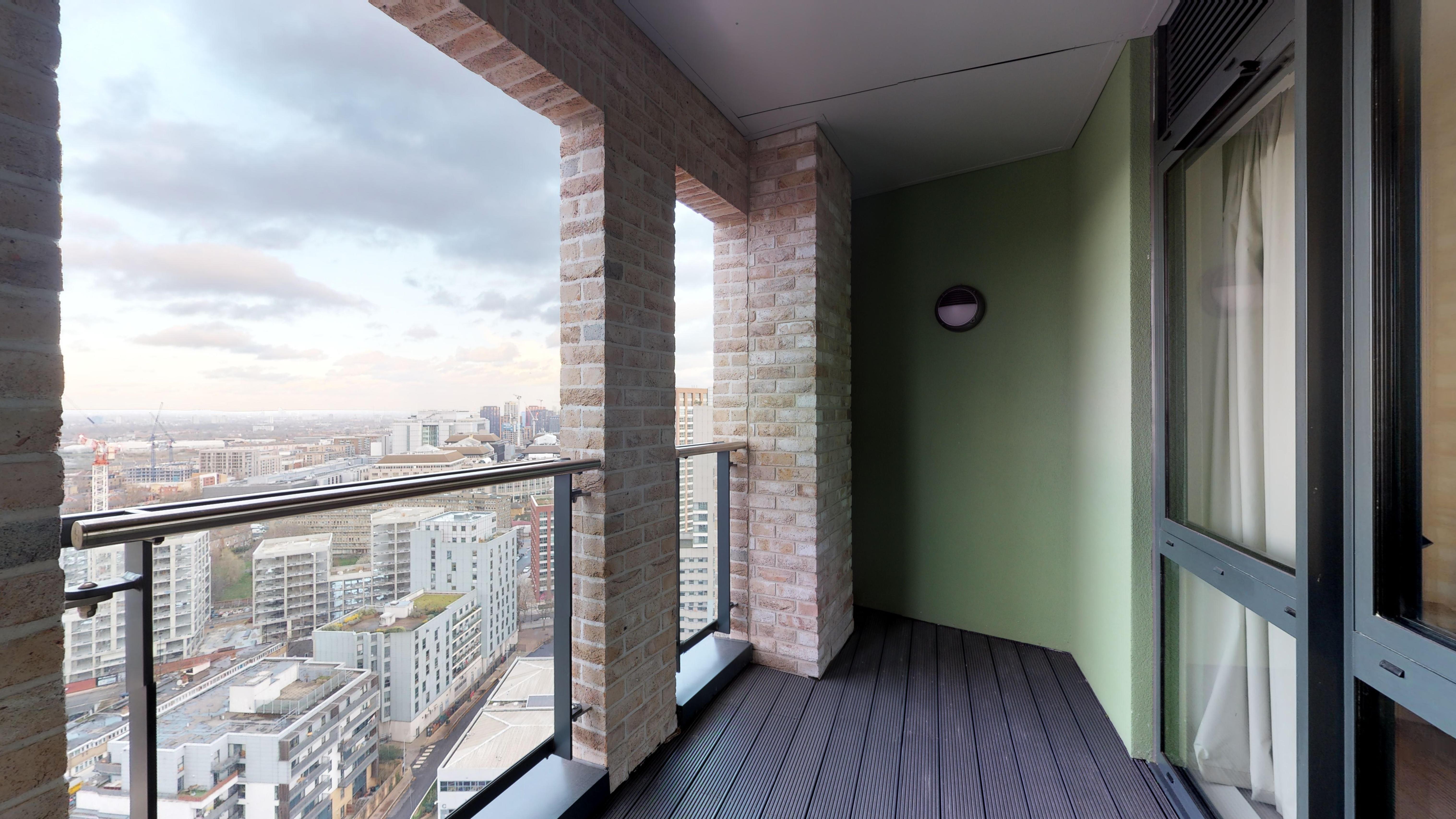 Flat Williamsburg Plaza in Greater London