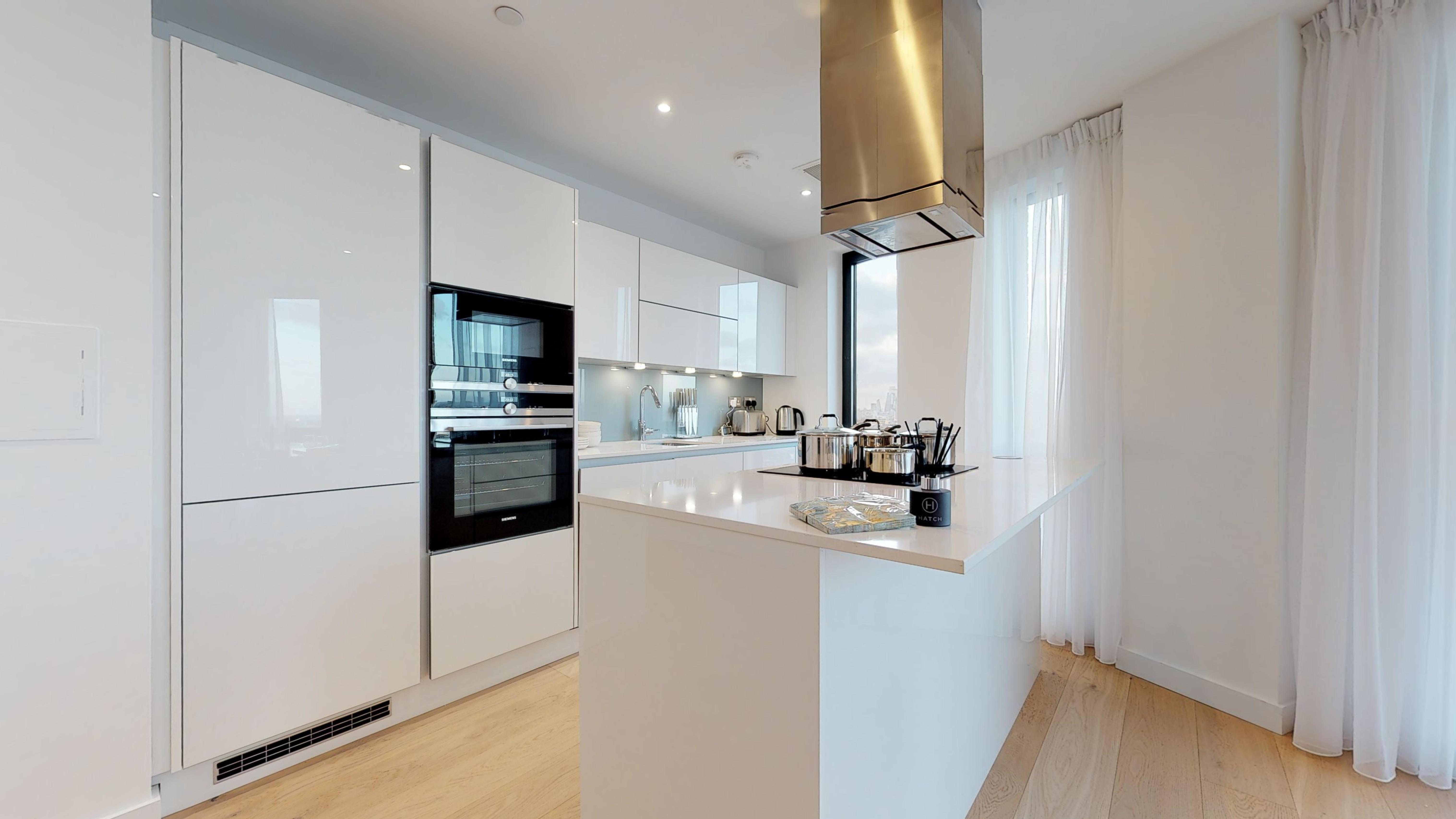 Flat Williamsburg Plaza in Greater London
