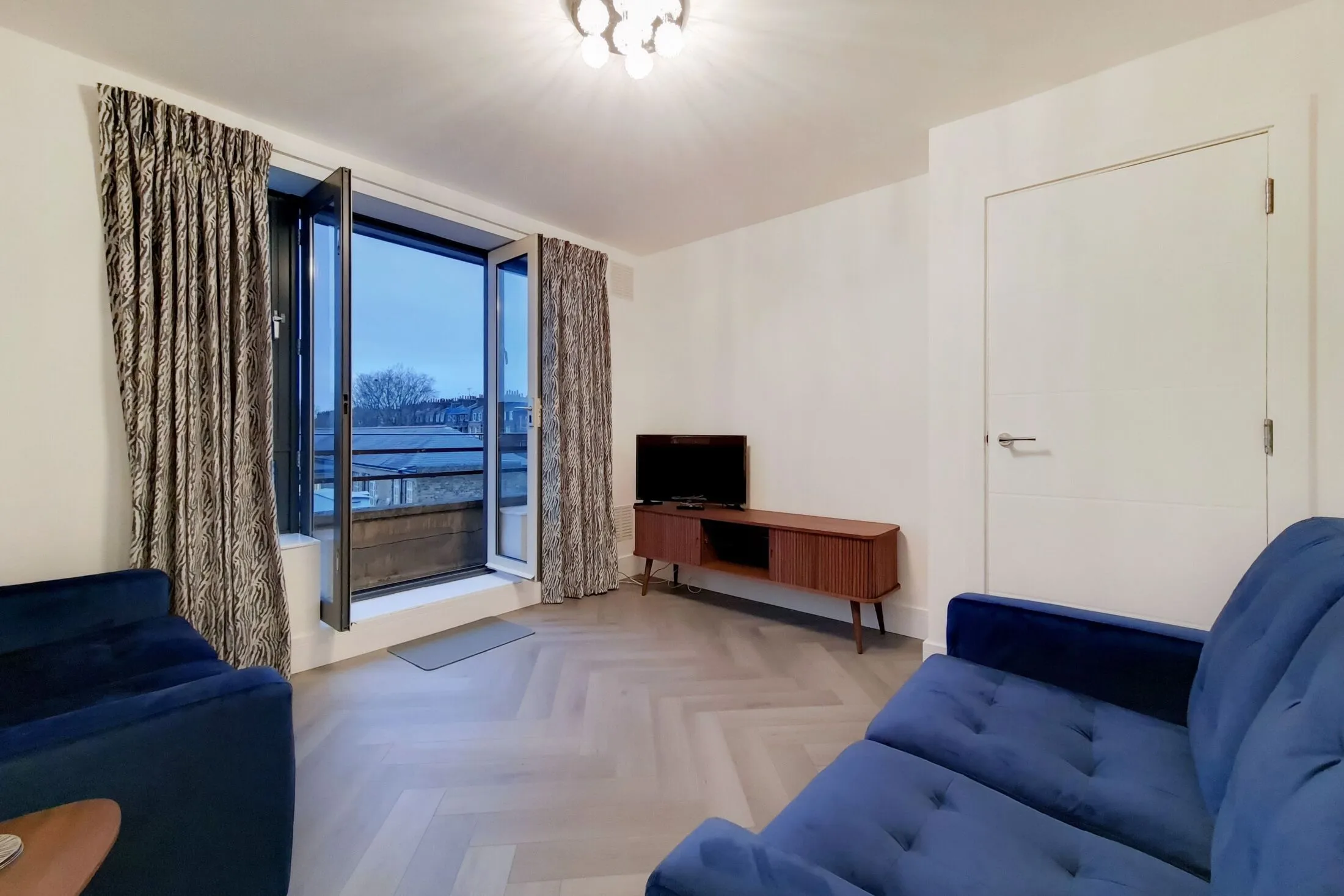 Flat Risinghill Street in Greater London