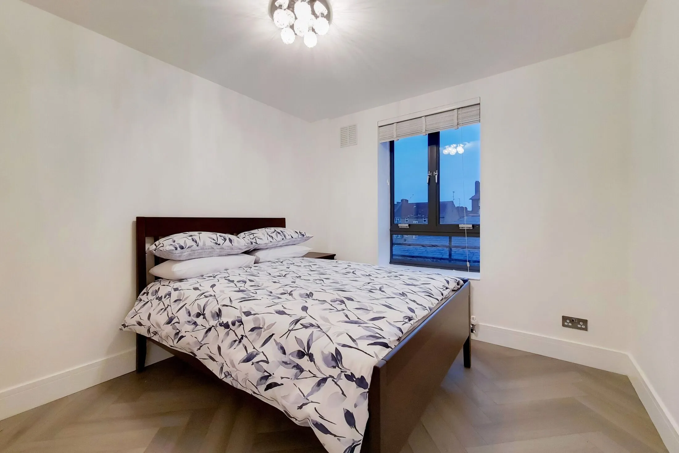 Flat Risinghill Street in Greater London