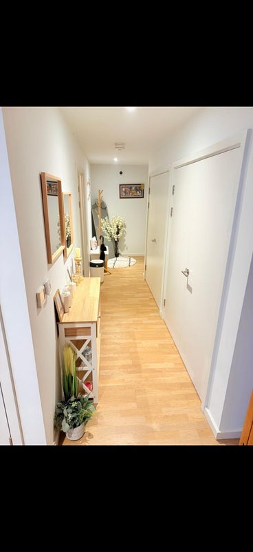 Room Broadfield Lane in Greater London