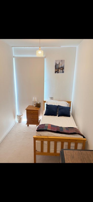 Room Broadfield Lane in Greater London