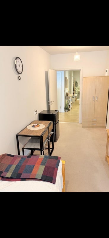 Room Broadfield Lane in Greater London