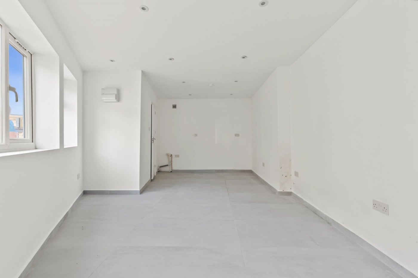 Flat Blackstock Road in Greater London