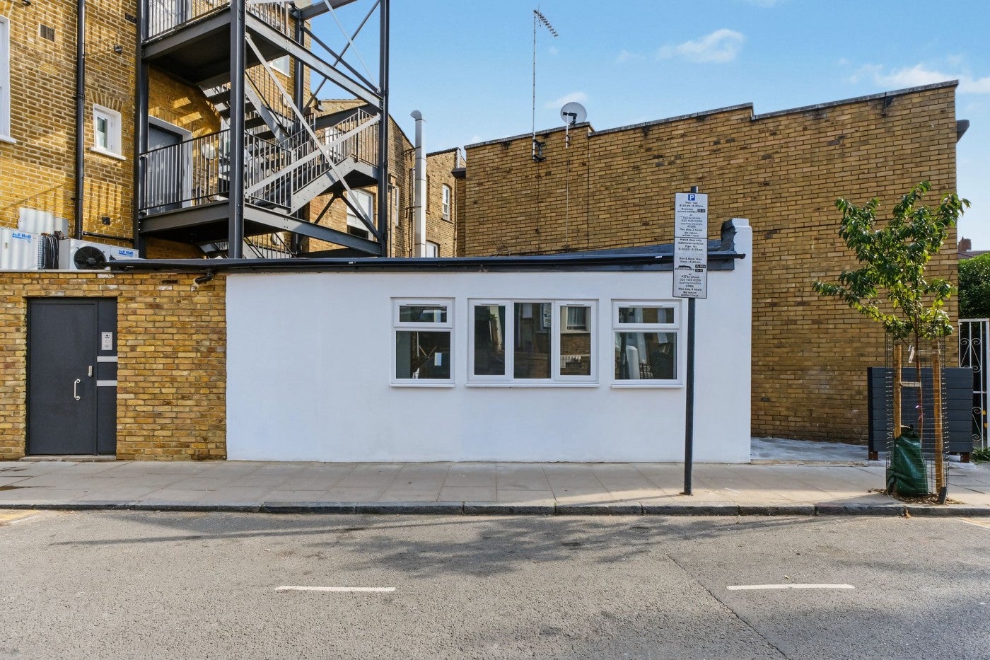 Flat Blackstock Road in Greater London