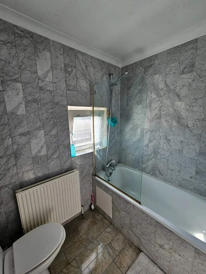 Room Queen of Denmark Court in Greater London