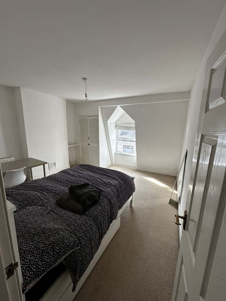 Room Two Mile Hill Road in Bristol