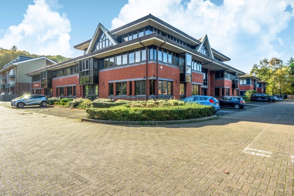 Flat Weyside Park in Waverley