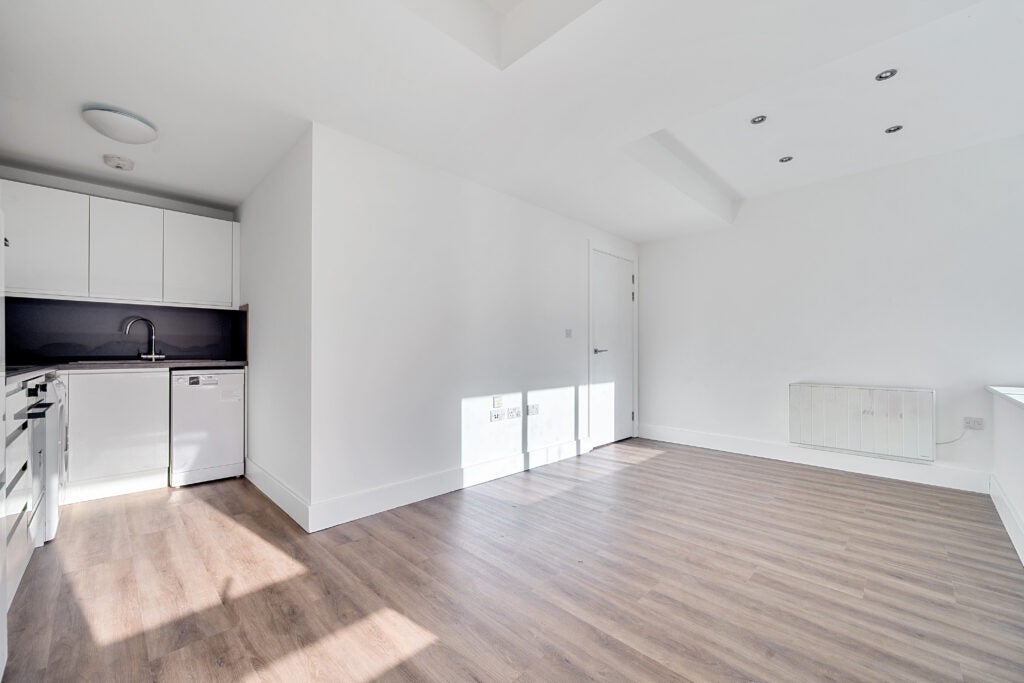 Flat Weyside Park in Waverley