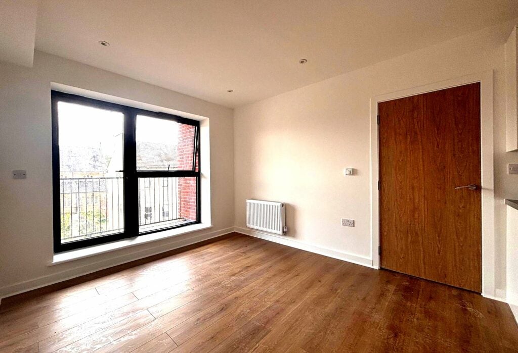 Flat Victoria Road in Rushmoor