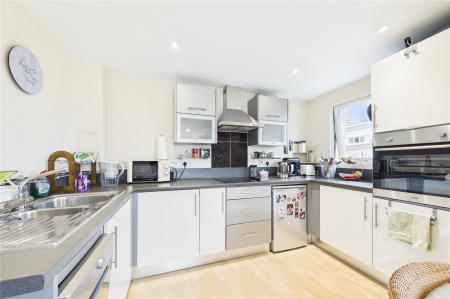 Flat Winterthur Way in Basingstoke and Deane
