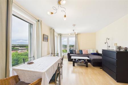 Flat Winterthur Way in Basingstoke and Deane
