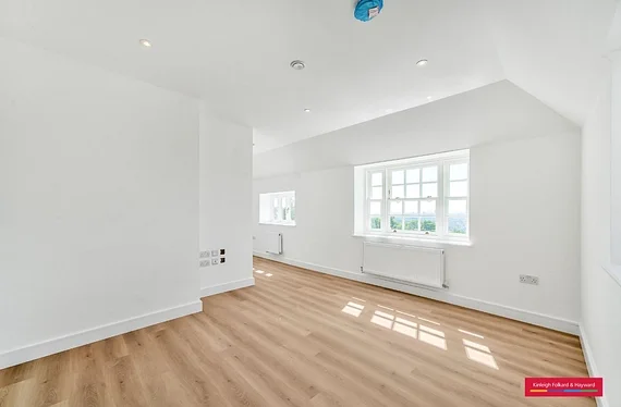 Flat Summerland Gardens in Greater London