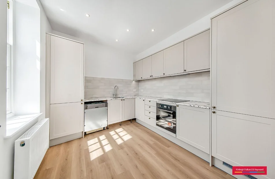 Flat Summerland Gardens in Greater London