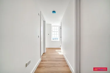 Flat Summerland Gardens in Greater London