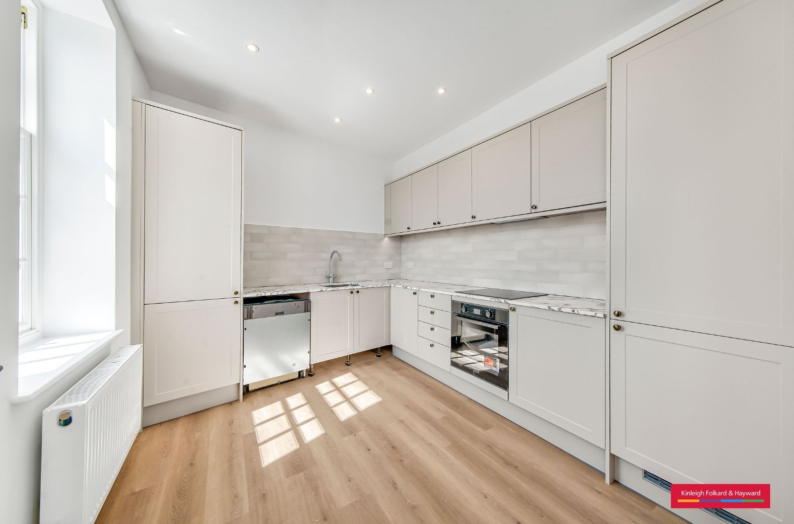 Flat Summerland Gardens in Greater London