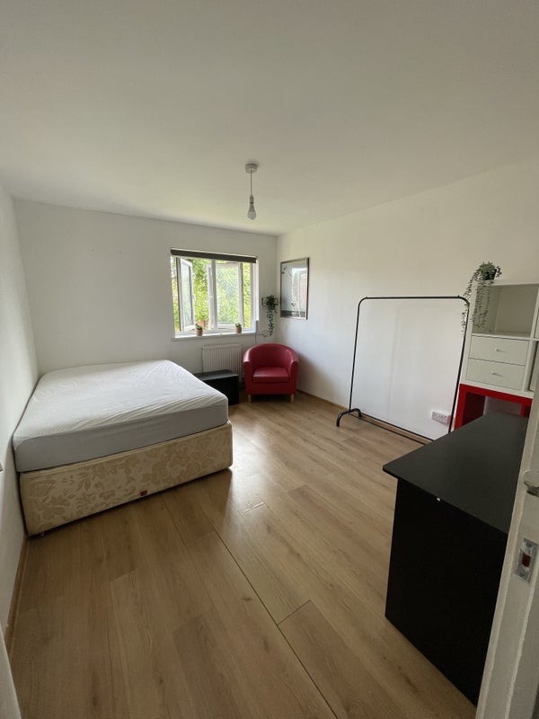 Room Eastney Road in Greater London
