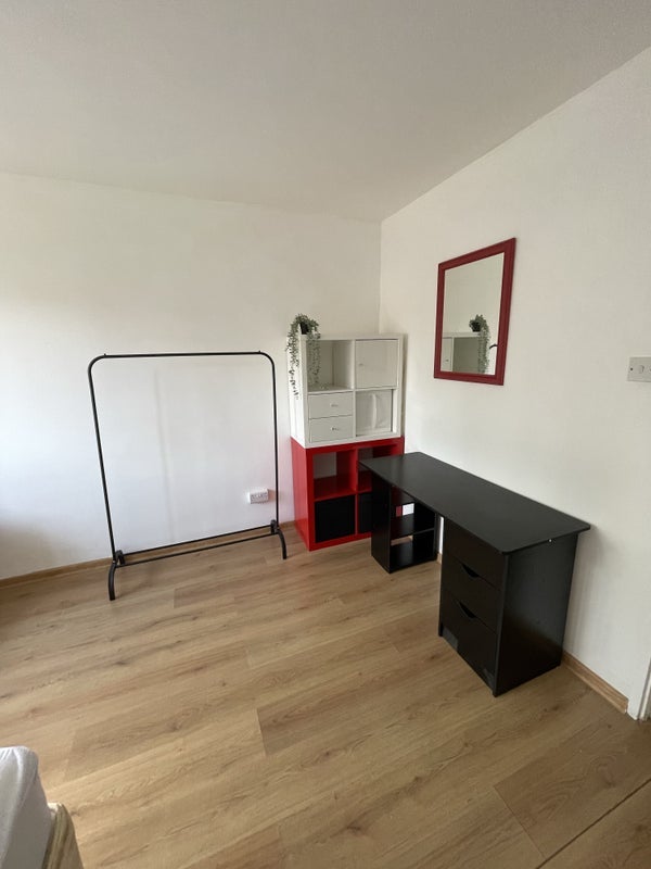 Room Eastney Road in Greater London
