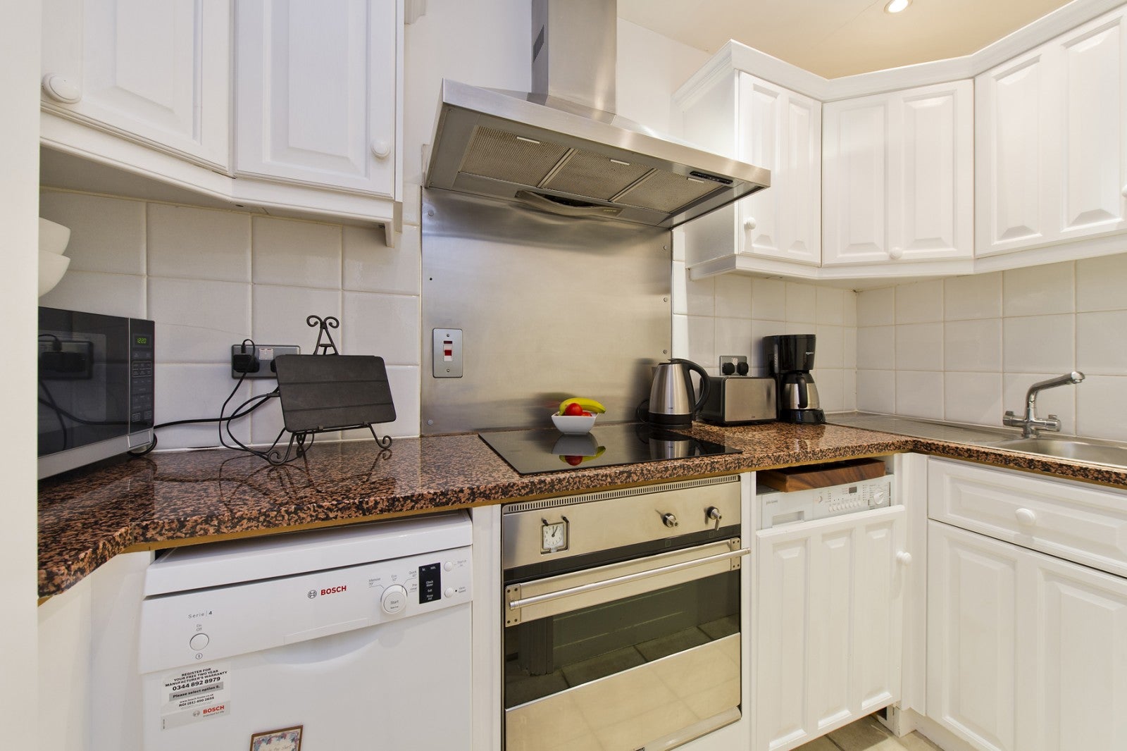 Flat Vicarage Gate in Greater London