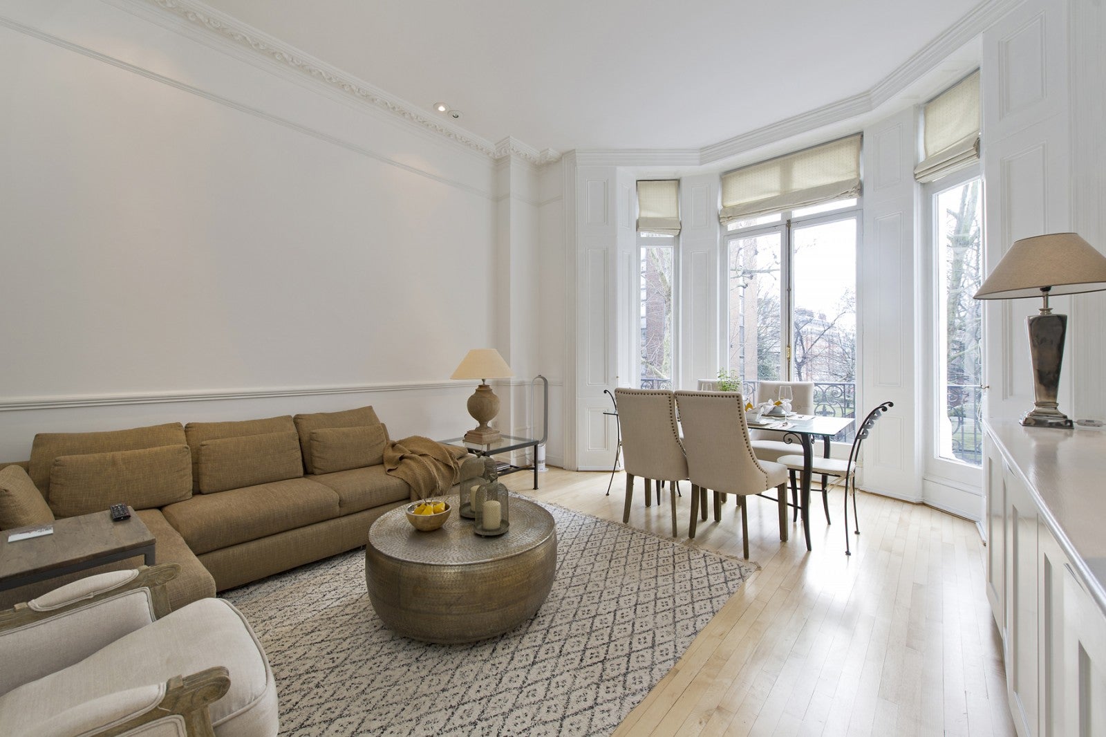 Flat Vicarage Gate in Greater London
