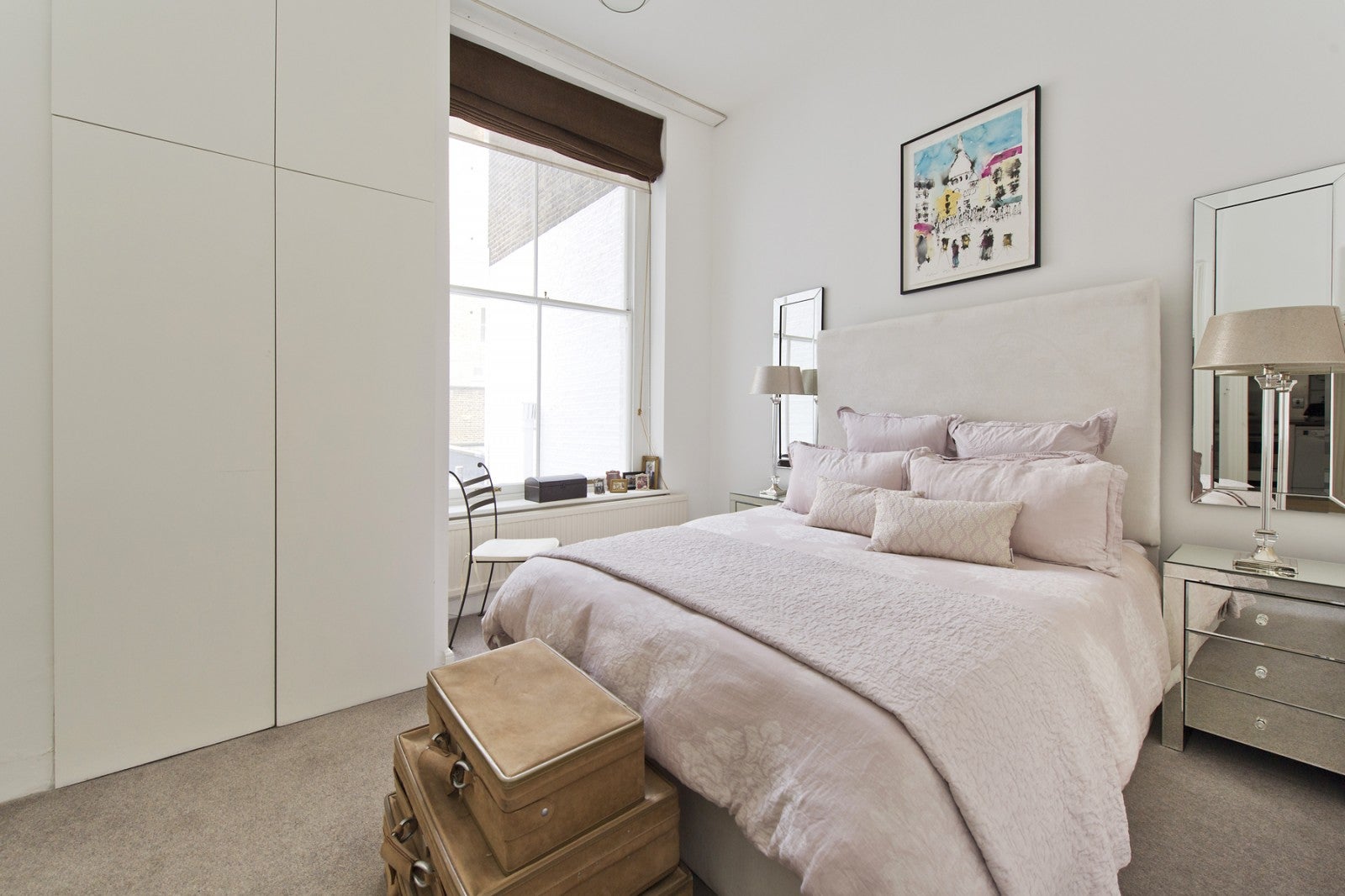 Flat Vicarage Gate in Greater London