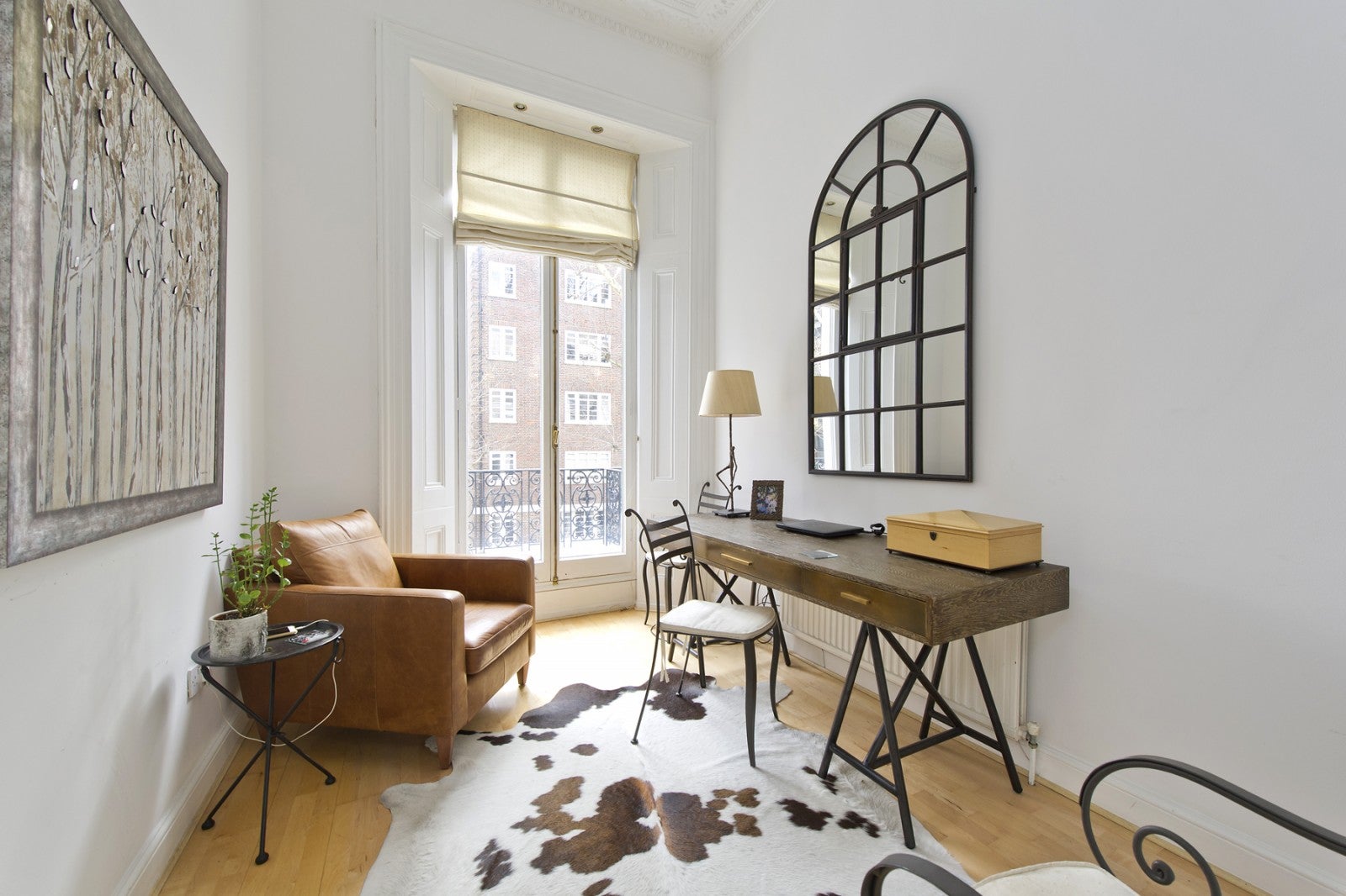Flat Vicarage Gate in Greater London