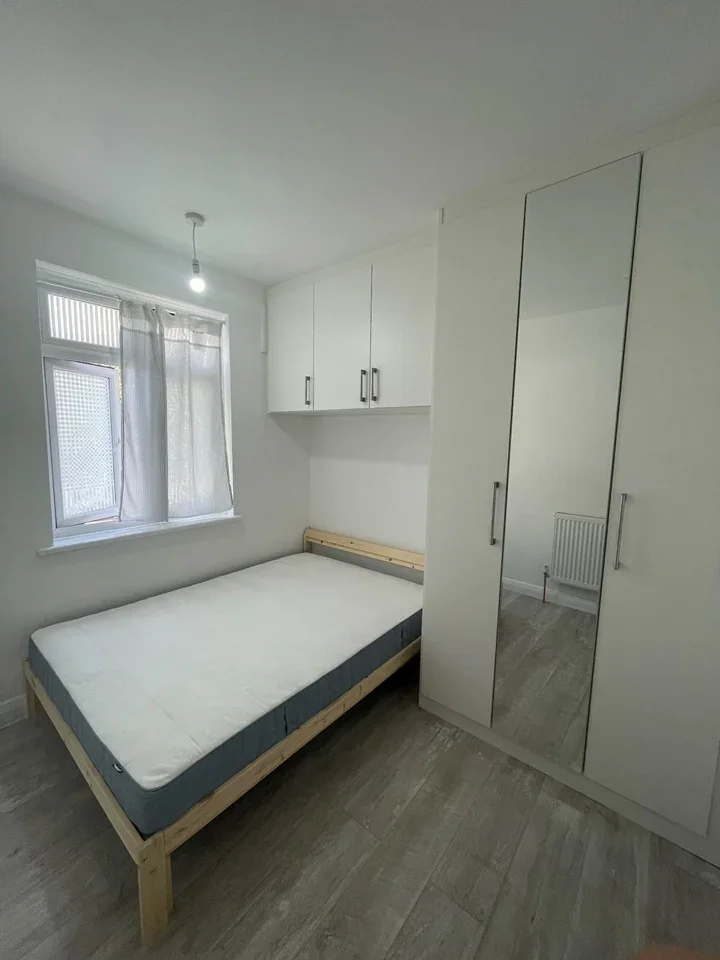 Room Claremont Road in Greater London