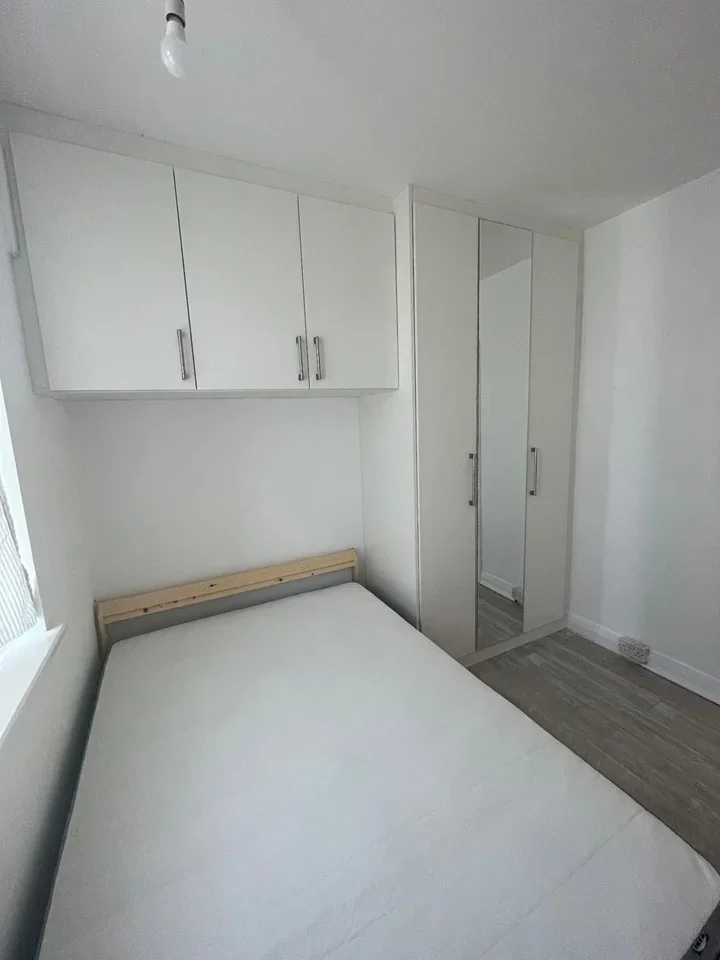 Room Claremont Road in Greater London
