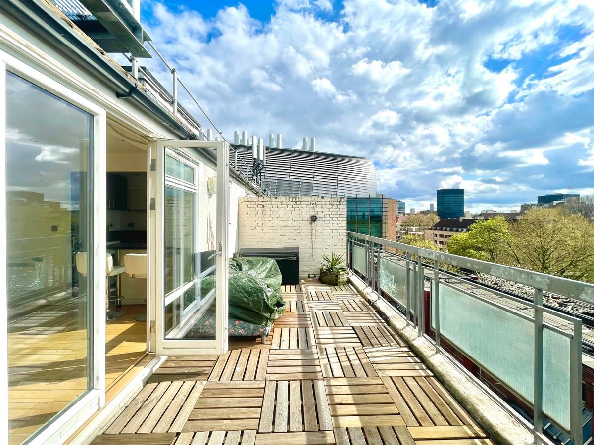 Flat Brill Place in Greater London