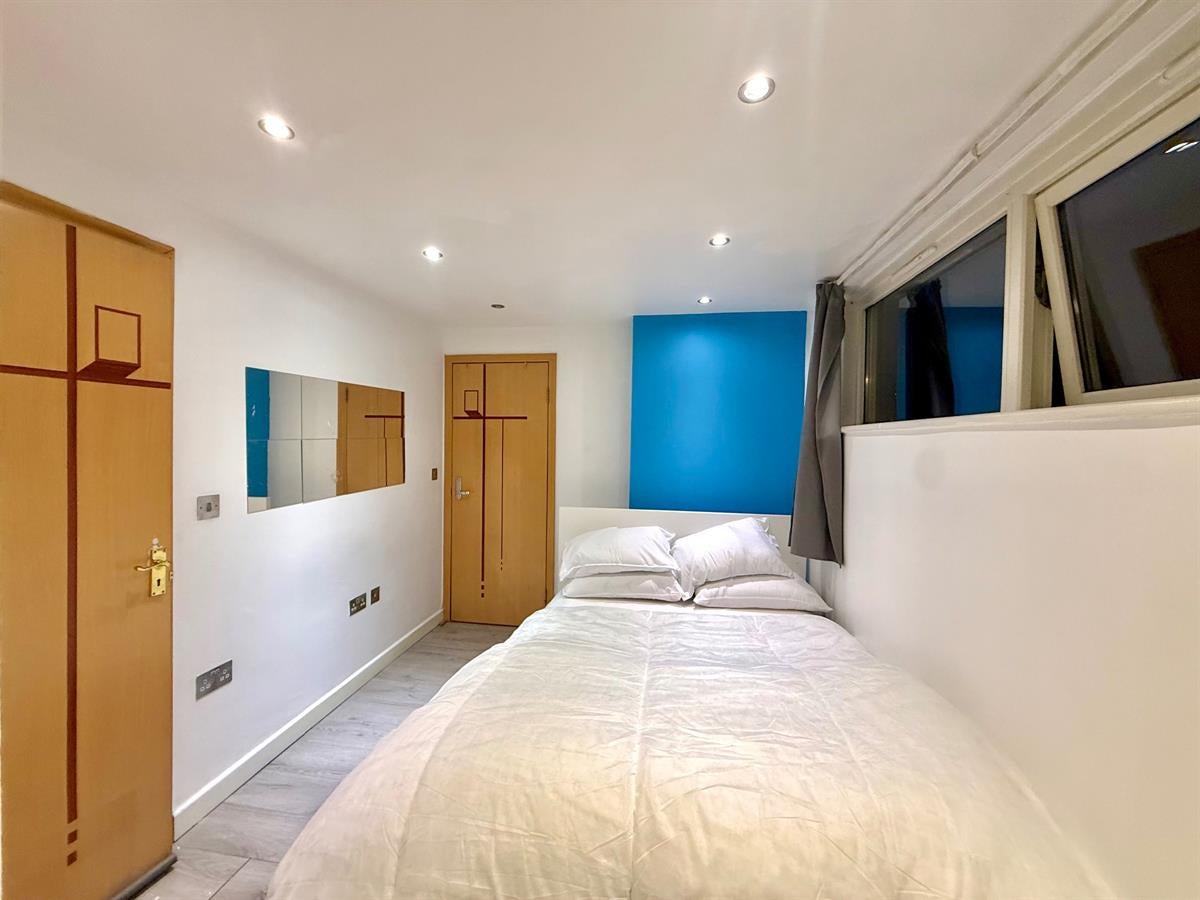 Flat Brill Place in Greater London