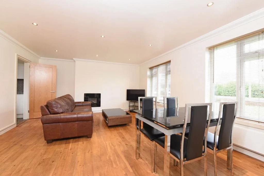 Flat Cambridge Road West in Rushmoor