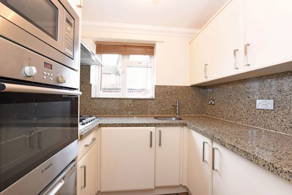 Flat Cambridge Road West in Rushmoor