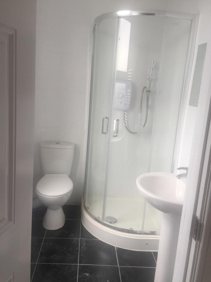 Flat Leeland Road in Greater London