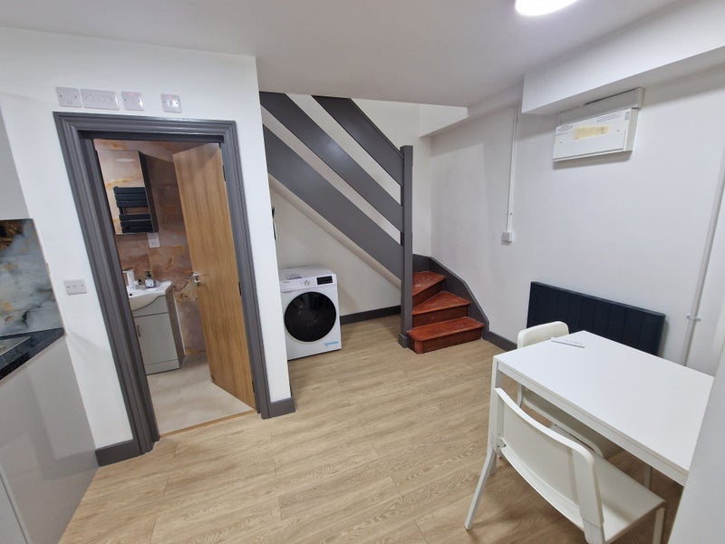 Flat Essex Road in Greater London