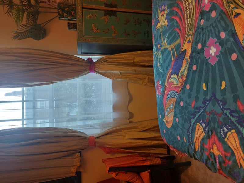 Room Ariel Way in Greater London
