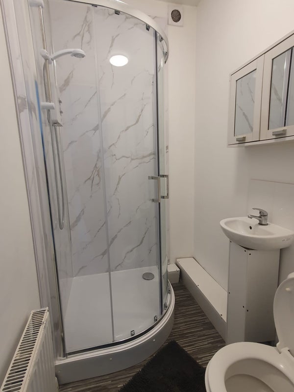Room Woodgrove Road in Sheffield