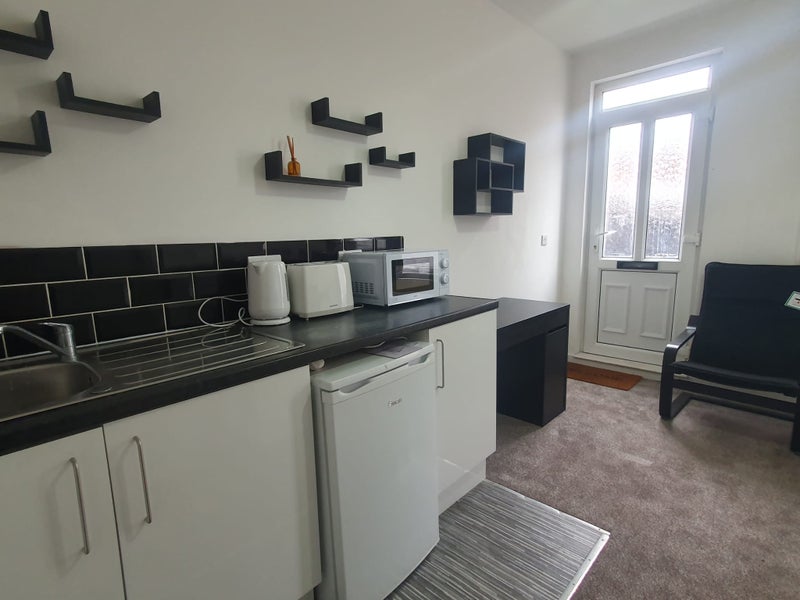 Room Woodgrove Road in Sheffield