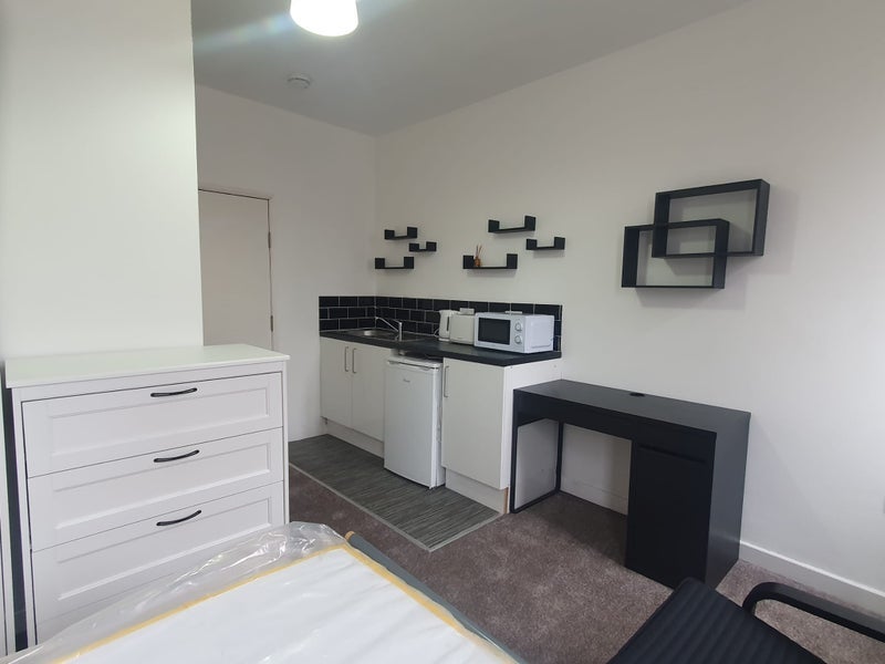 Room Woodgrove Road in Sheffield
