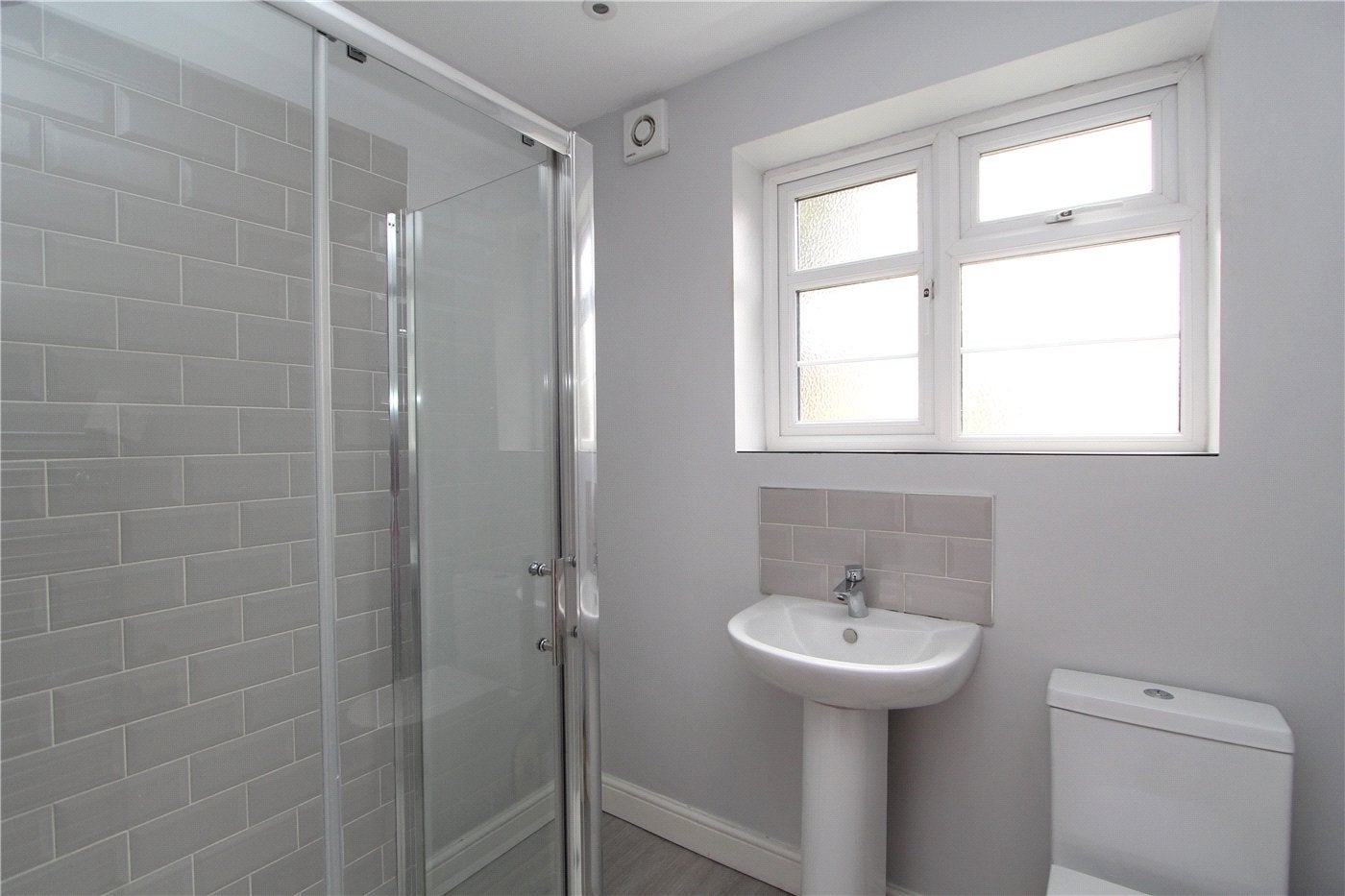 Flat Ashbourne Road in Greater London