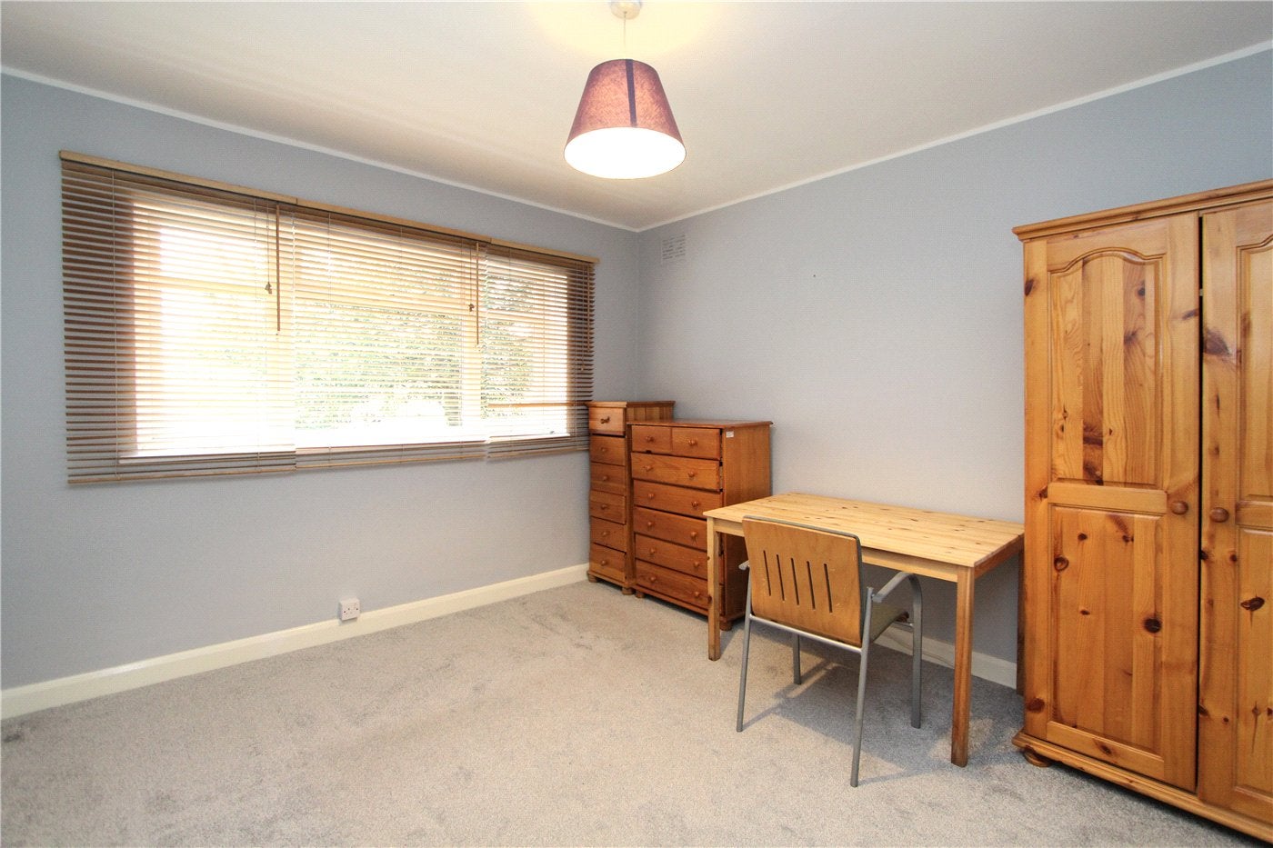 Flat Ashbourne Road in Greater London