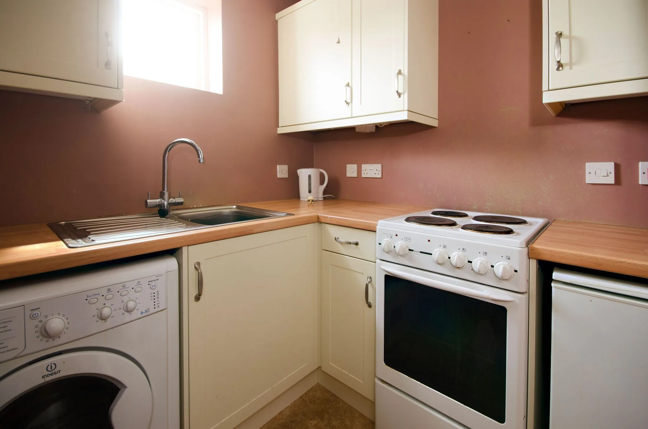 Flat Springside Court in Guildford