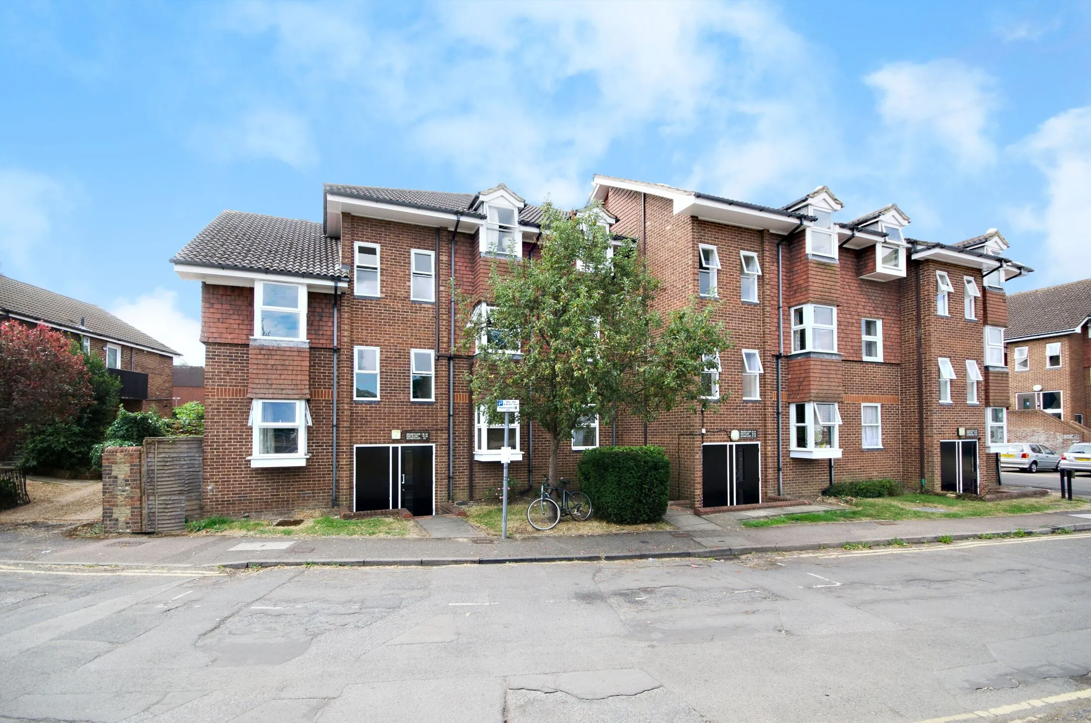 Flat Springside Court in Guildford