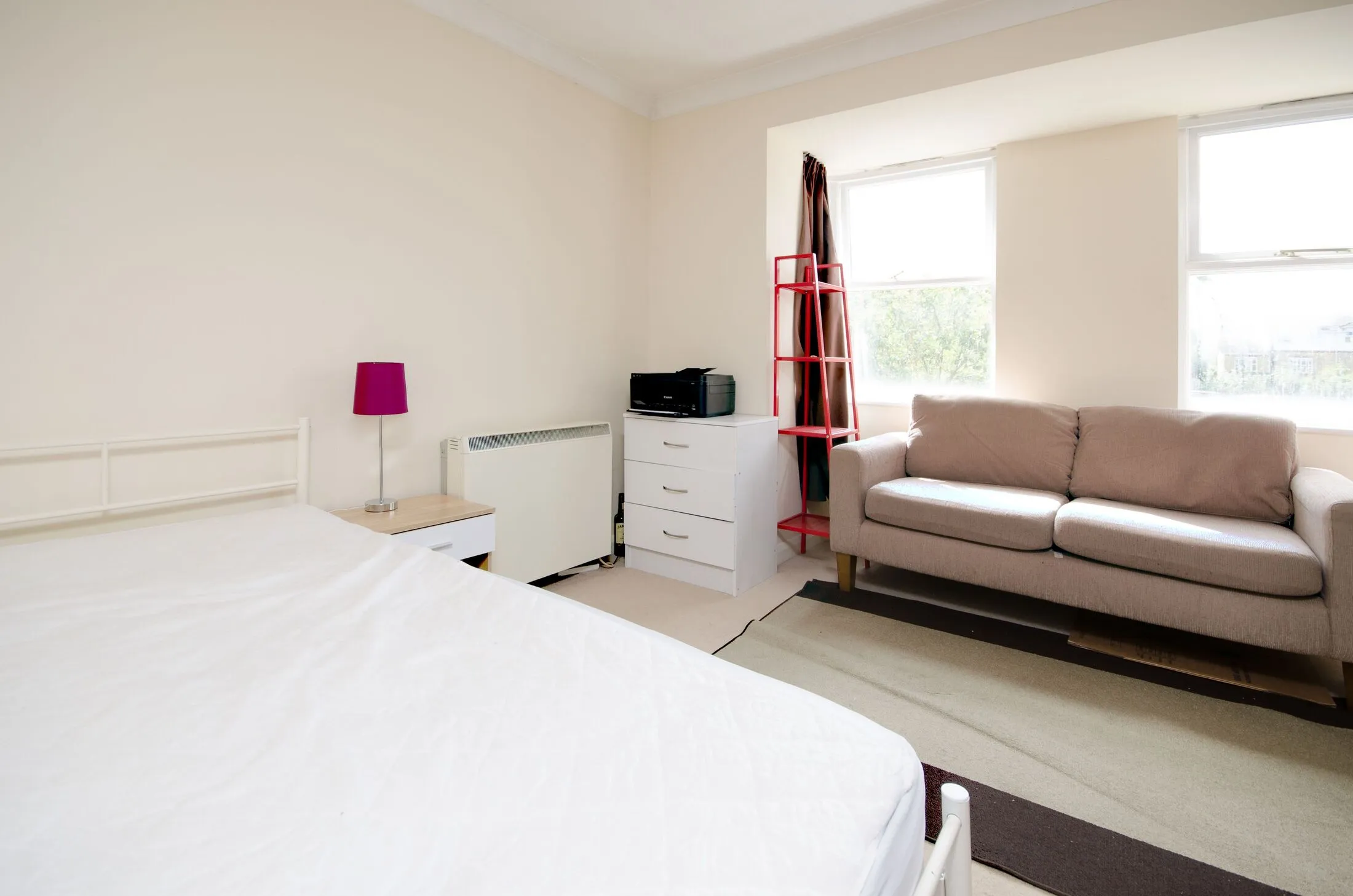 Flat Springside Court in Guildford