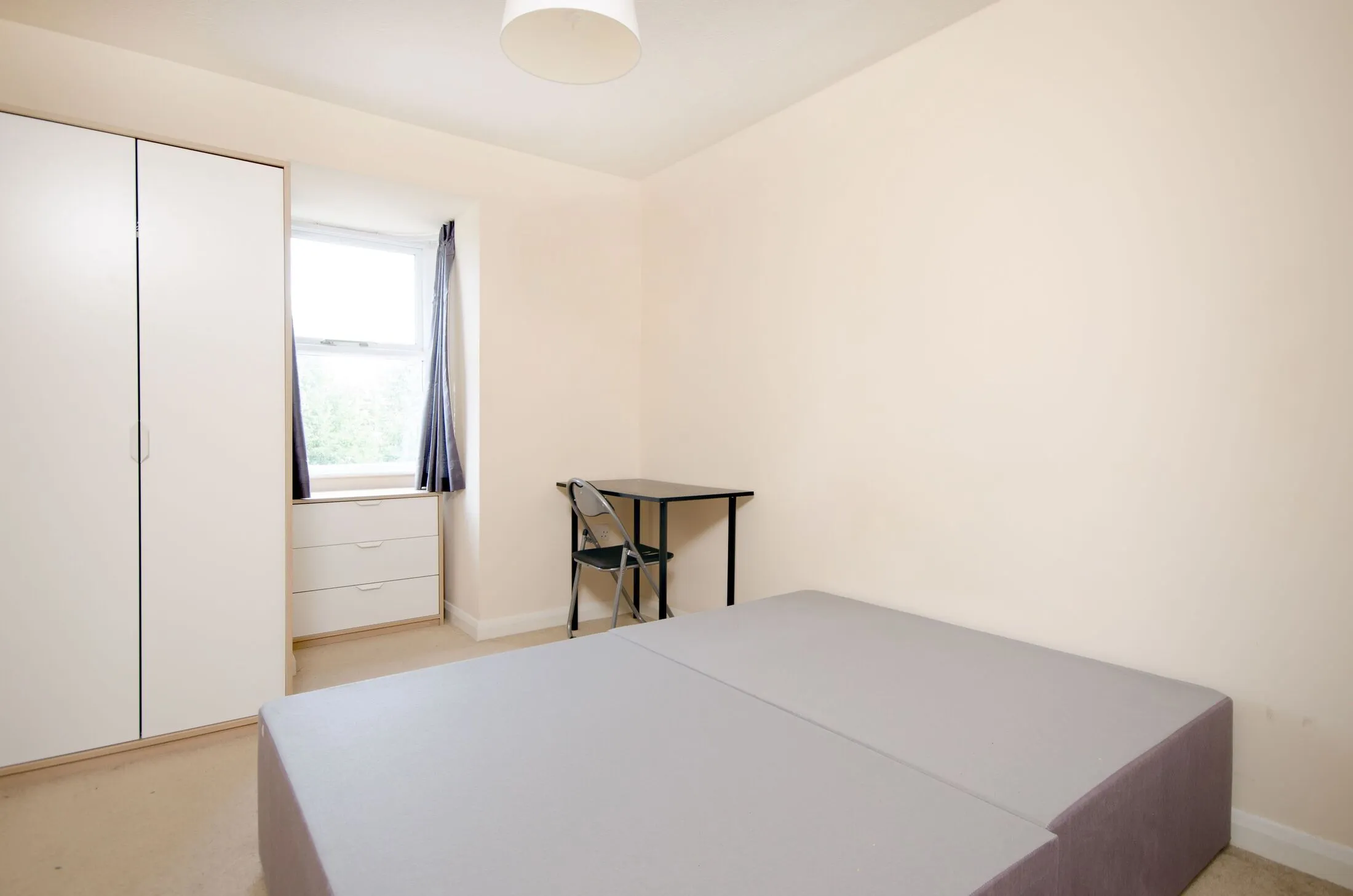 Flat Springside Court in Guildford