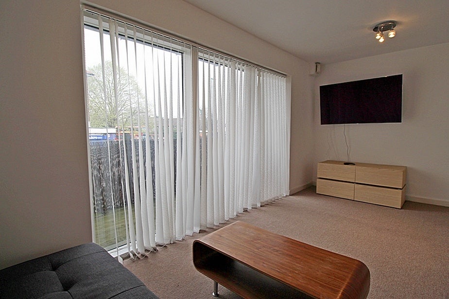 Flat Lampton Avenue in Greater London