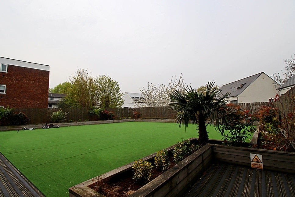 Flat Lampton Avenue in Greater London