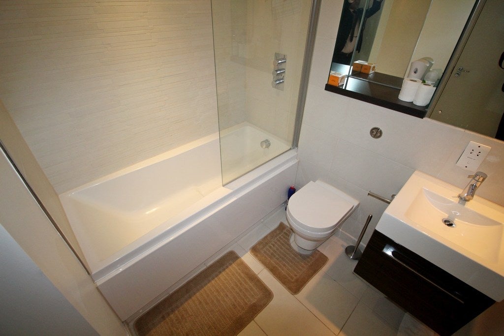Flat Lampton Avenue in Greater London